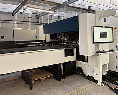 Combiné plieuse-découpe laser du métal